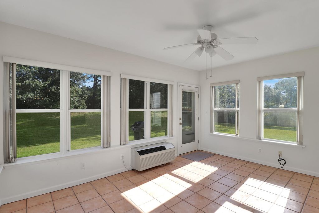 Image 23 of property listing at 434 S Piazza Court, Mount Pleasant, SC 29464