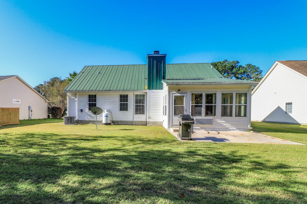 Image 26 of property listing at 434 S Piazza Court, Mount Pleasant, SC 29464