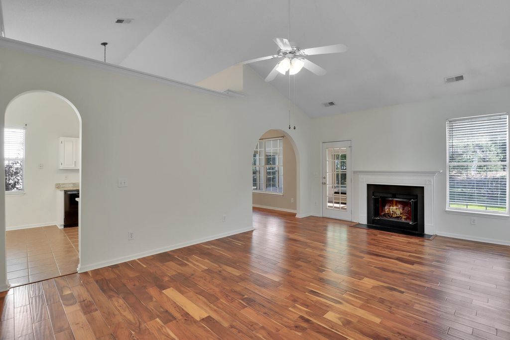Image 6 of property listing at 434 S Piazza Court, Mount Pleasant, SC 29464