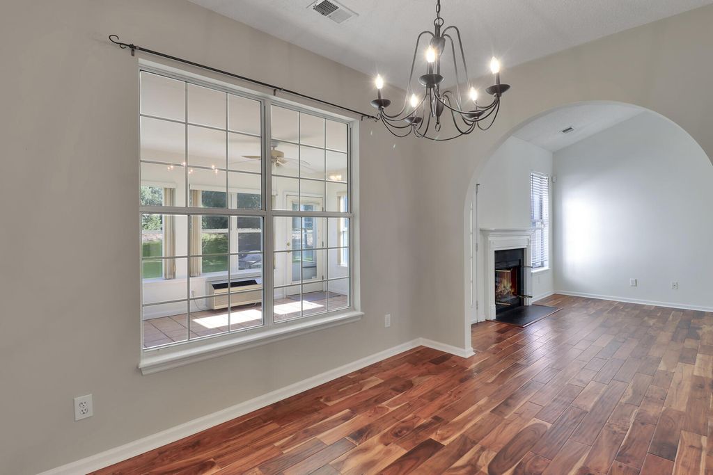 Image 7 of property listing at 434 S Piazza Court, Mount Pleasant, SC 29464