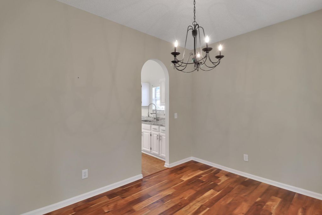 Image 8 of property listing at 434 S Piazza Court, Mount Pleasant, SC 29464