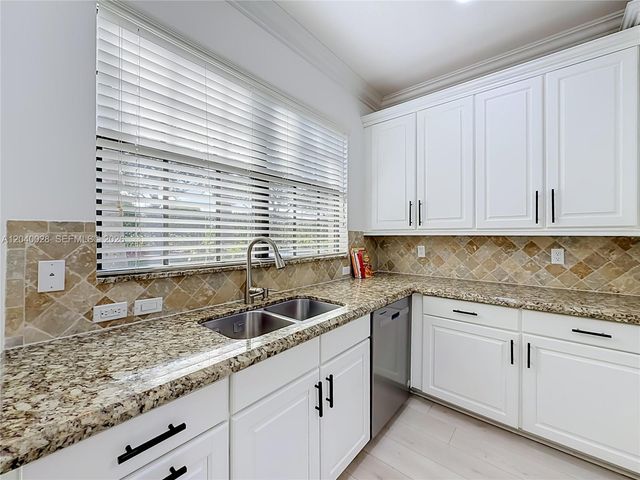 7266 NW 108th Way, Parkland, FL 33076