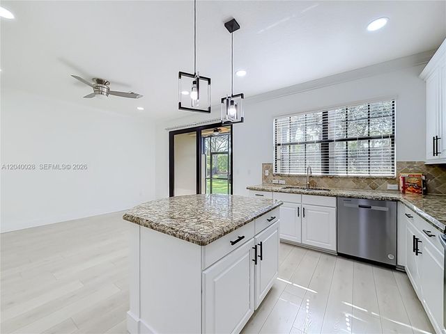 7266 NW 108th Way, Parkland, FL 33076