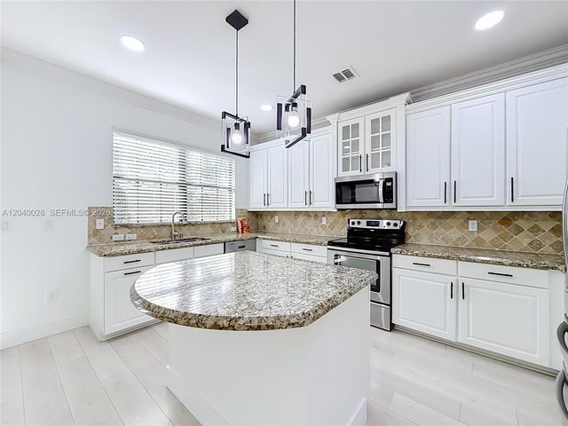 7266 NW 108th Way, Parkland, FL 33076