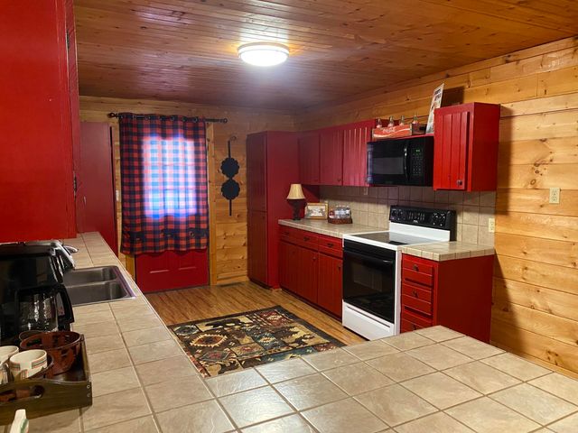 465 S Riverview Lane, Mountain View, AR 72560