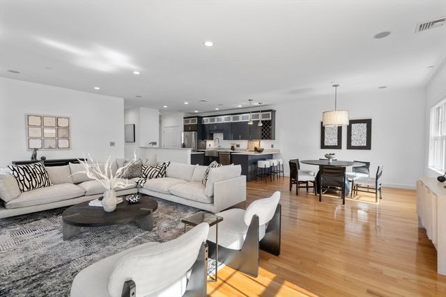 345 W Broadway 9, Boston, MA 02127