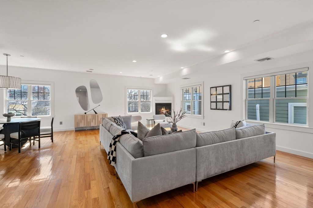 345 W Broadway 9, Boston, MA 02127