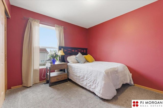 5327 S 194th Street, Omaha, NE 68135