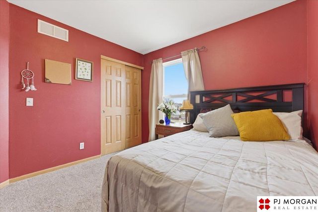 5327 S 194th Street, Omaha, NE 68135