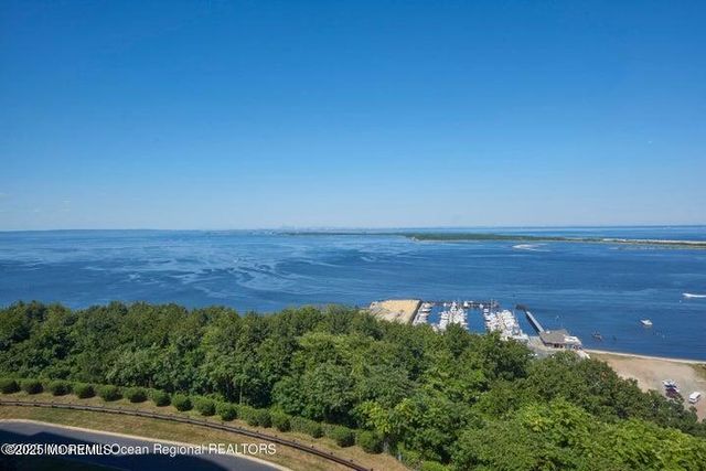 25 King James Lane, Atlantic Highlands, NJ 07716