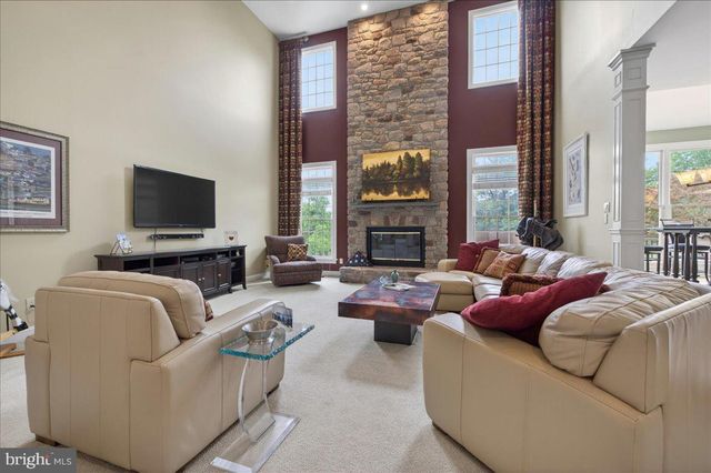 104 WHISPER WOOD CT, Newtown, PA 18940
