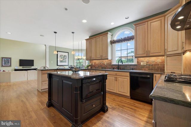 104 WHISPER WOOD CT, Newtown, PA 18940