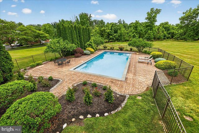 104 WHISPER WOOD CT, Newtown, PA 18940