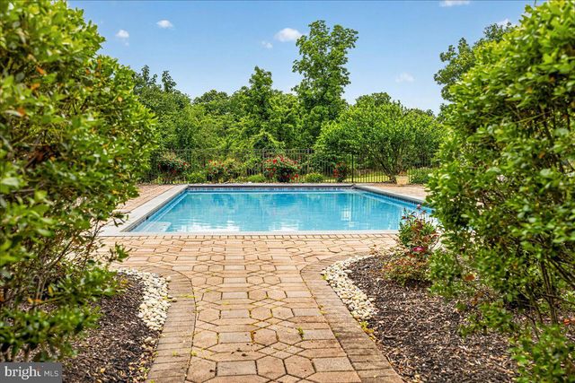 104 WHISPER WOOD CT, Newtown, PA 18940
