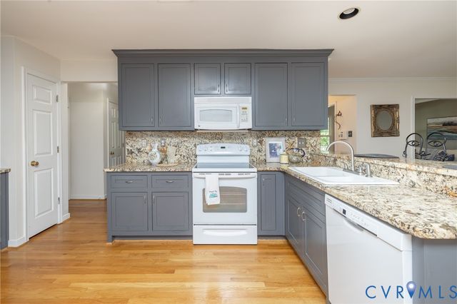 5500 Creek Crossing Dr, Midlothian, VA 23112