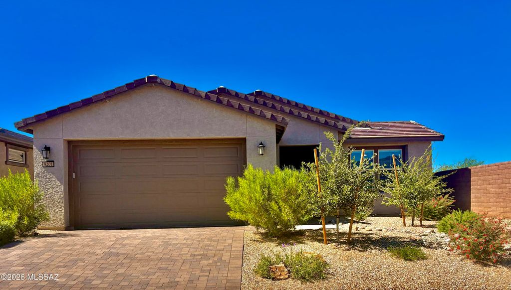 8201 S Sonoran Oak Drive, Tucson, AZ 85747