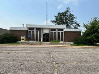 1321 W Crawford St, Salina, KS 67401