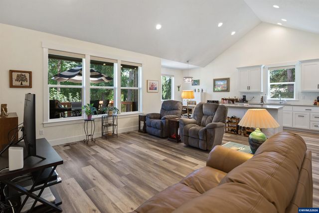 1943 Glen Creek Rd NW, Salem, OR 97304