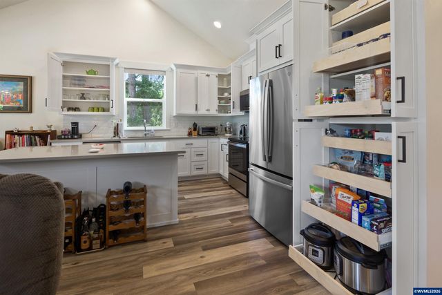 1943 Glen Creek Rd NW, Salem, OR 97304
