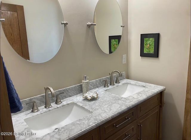 221 E Woodford St, Lawrenceburg, KY 40342