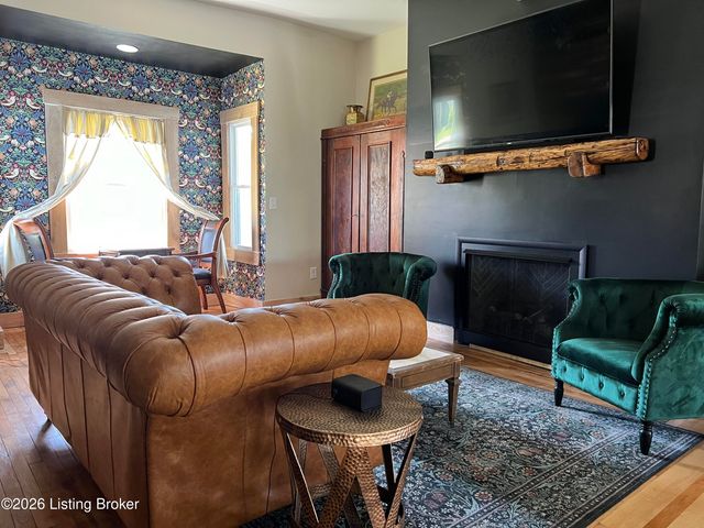 221 E Woodford St, Lawrenceburg, KY 40342