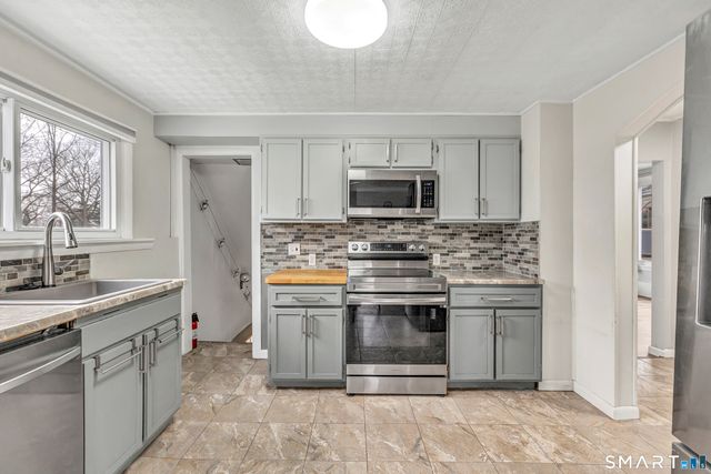 10 Oronoque Trail, Shelton, CT 06484