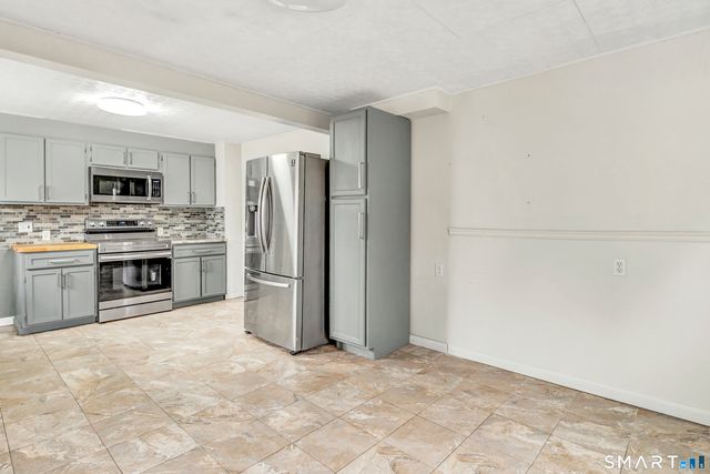 10 Oronoque Trail, Shelton, CT 06484