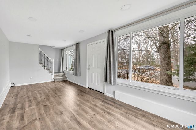 10 Oronoque Trail, Shelton, CT 06484