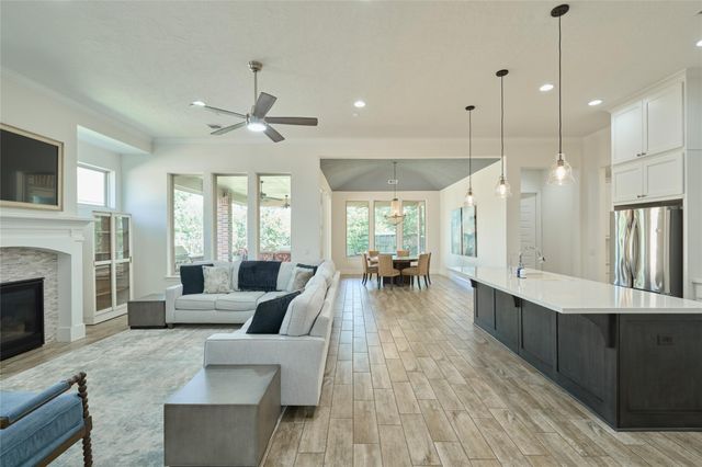 82 N Braided Branch Drive, The Woodlands, TX 77385