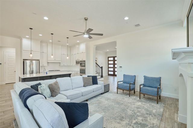 82 N Braided Branch Drive, The Woodlands, TX 77385