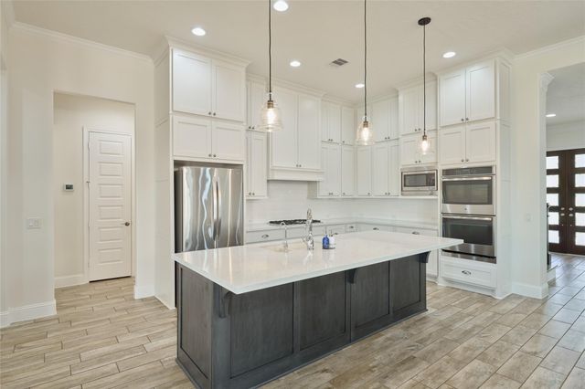 82 N Braided Branch Drive, The Woodlands, TX 77385