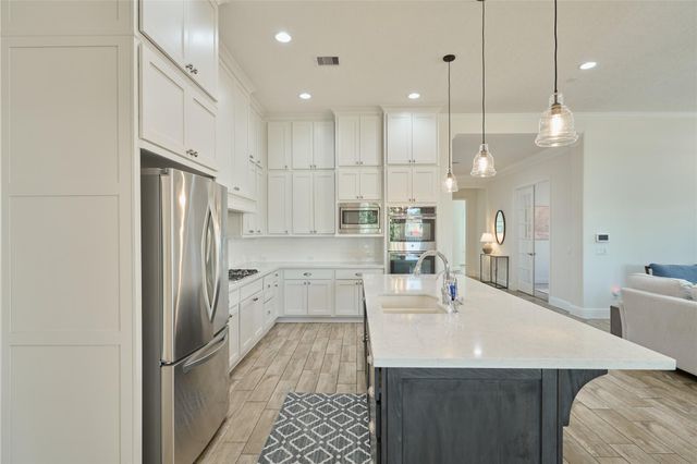 82 N Braided Branch Drive, The Woodlands, TX 77385