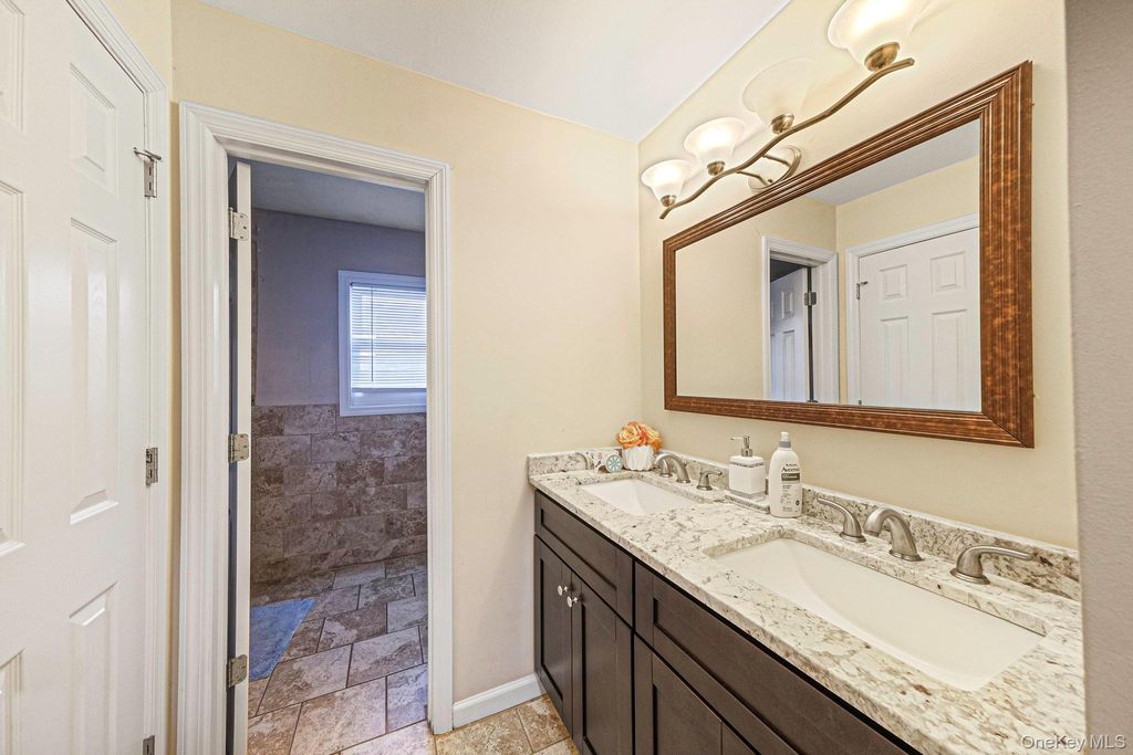 231 W Woodside Avenue, Patchogue, NY 11772 — photo 4