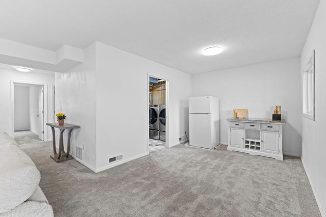 10402 Yorktown Lane N, Maple Grove, MN 55369