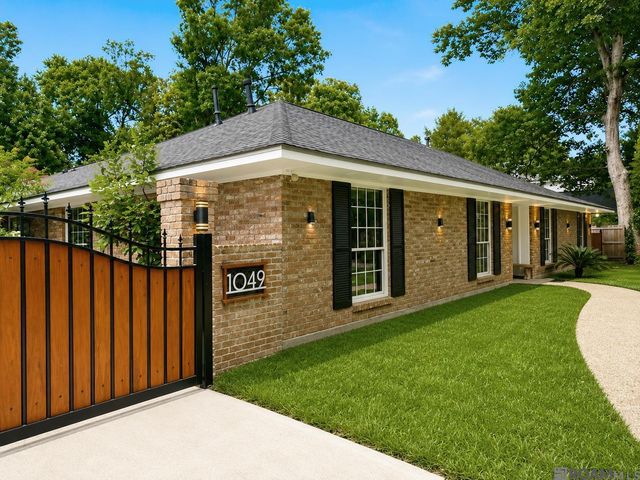 1049 Castle Kirk Dr, Baton Rouge, LA 70808