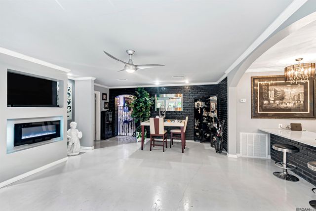 1049 Castle Kirk Dr, Baton Rouge, LA 70808