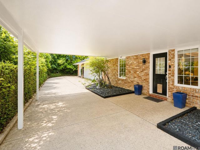 1049 Castle Kirk Dr, Baton Rouge, LA 70808