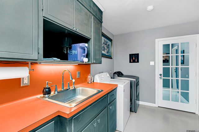 1049 Castle Kirk Dr, Baton Rouge, LA 70808