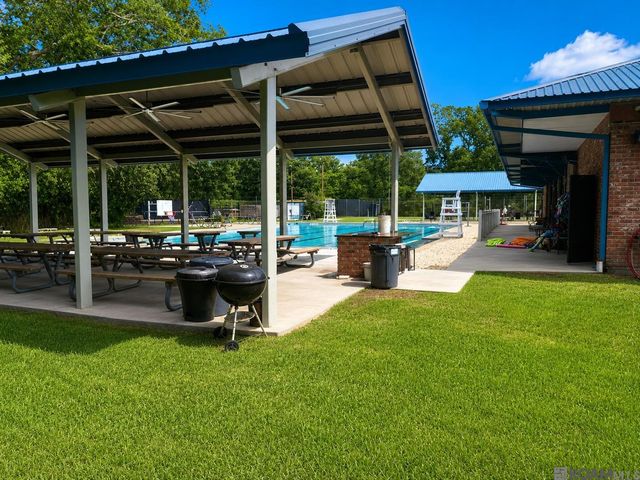 1049 Castle Kirk Dr, Baton Rouge, LA 70808