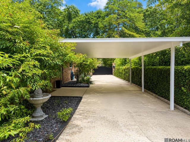 1049 Castle Kirk Dr, Baton Rouge, LA 70808