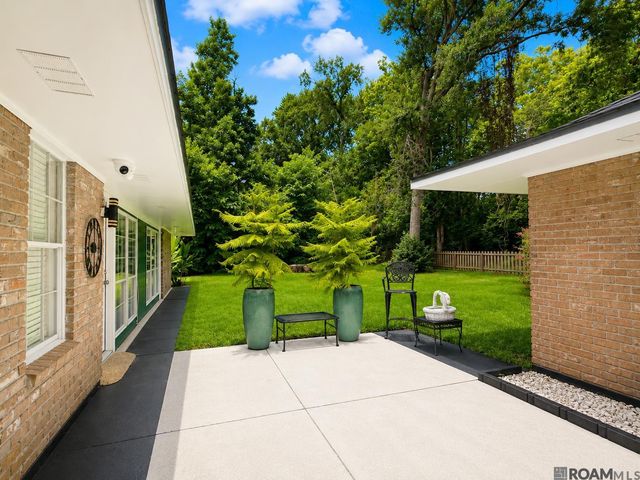 1049 Castle Kirk Dr, Baton Rouge, LA 70808