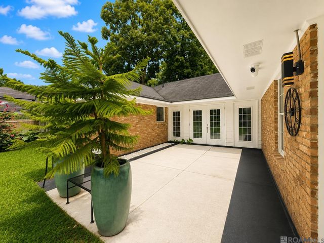 1049 Castle Kirk Dr, Baton Rouge, LA 70808