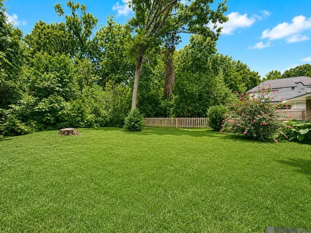 1049 Castle Kirk Dr, Baton Rouge, LA 70808