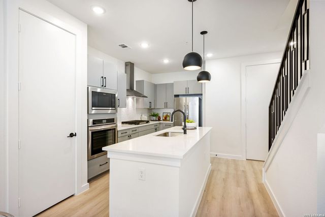 719 E Locust St Unit 3108, San Antonio, TX 78212
