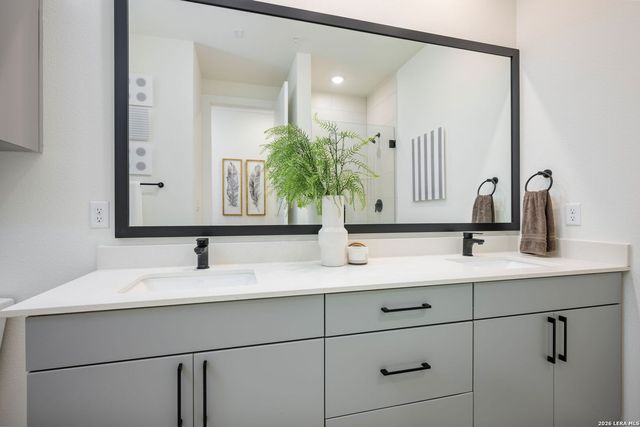 719 E Locust St Unit 3108, San Antonio, TX 78212