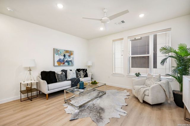 719 E Locust St Unit 3108, San Antonio, TX 78212
