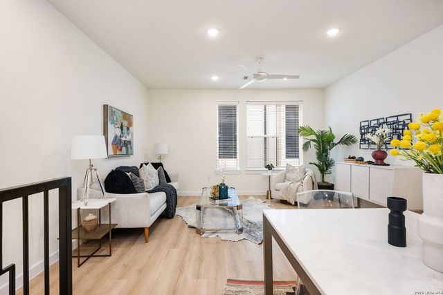 719 E Locust St Unit 3108, San Antonio, TX 78212
