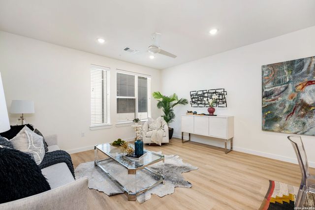 719 E Locust St Unit 3108, San Antonio, TX 78212