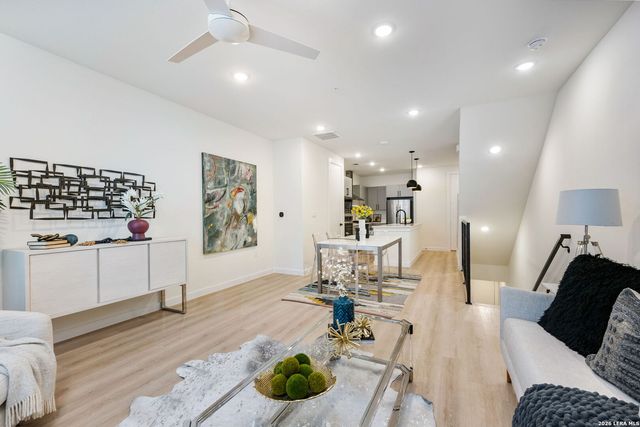719 E Locust St Unit 3108, San Antonio, TX 78212