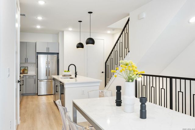 719 E Locust St Unit 3108, San Antonio, TX 78212